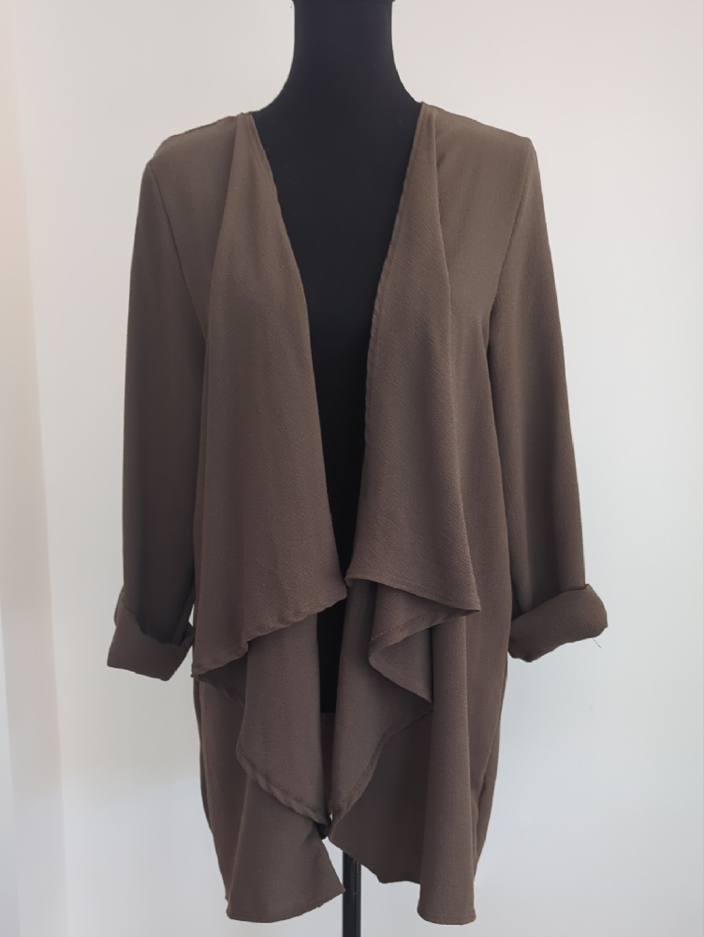 Simplicity Open-Front Asymmetrical Flyaway Cardigan in Taupe Brown